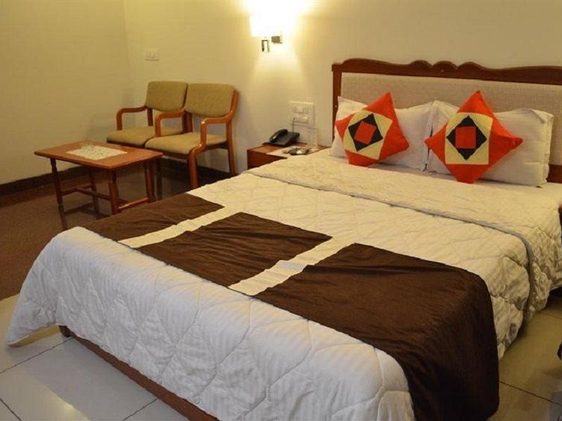 Hotel Apex International Vadodara Exterior photo