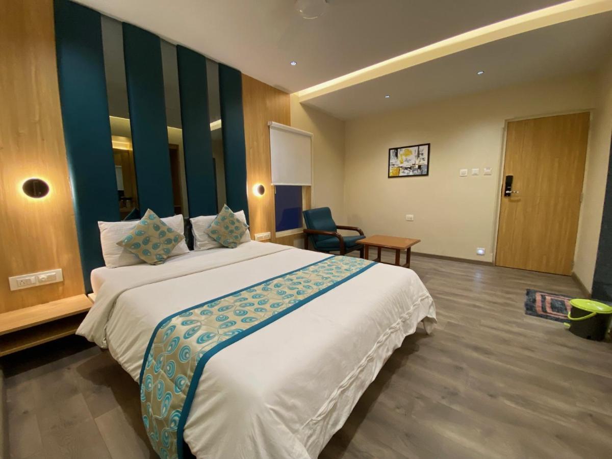 Hotel Apex International Vadodara Exterior photo